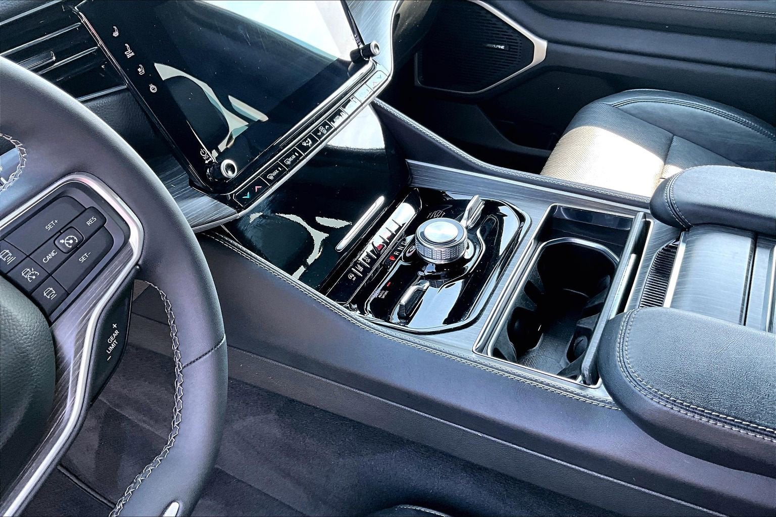 2024 Jeep Wagoneer L Series III