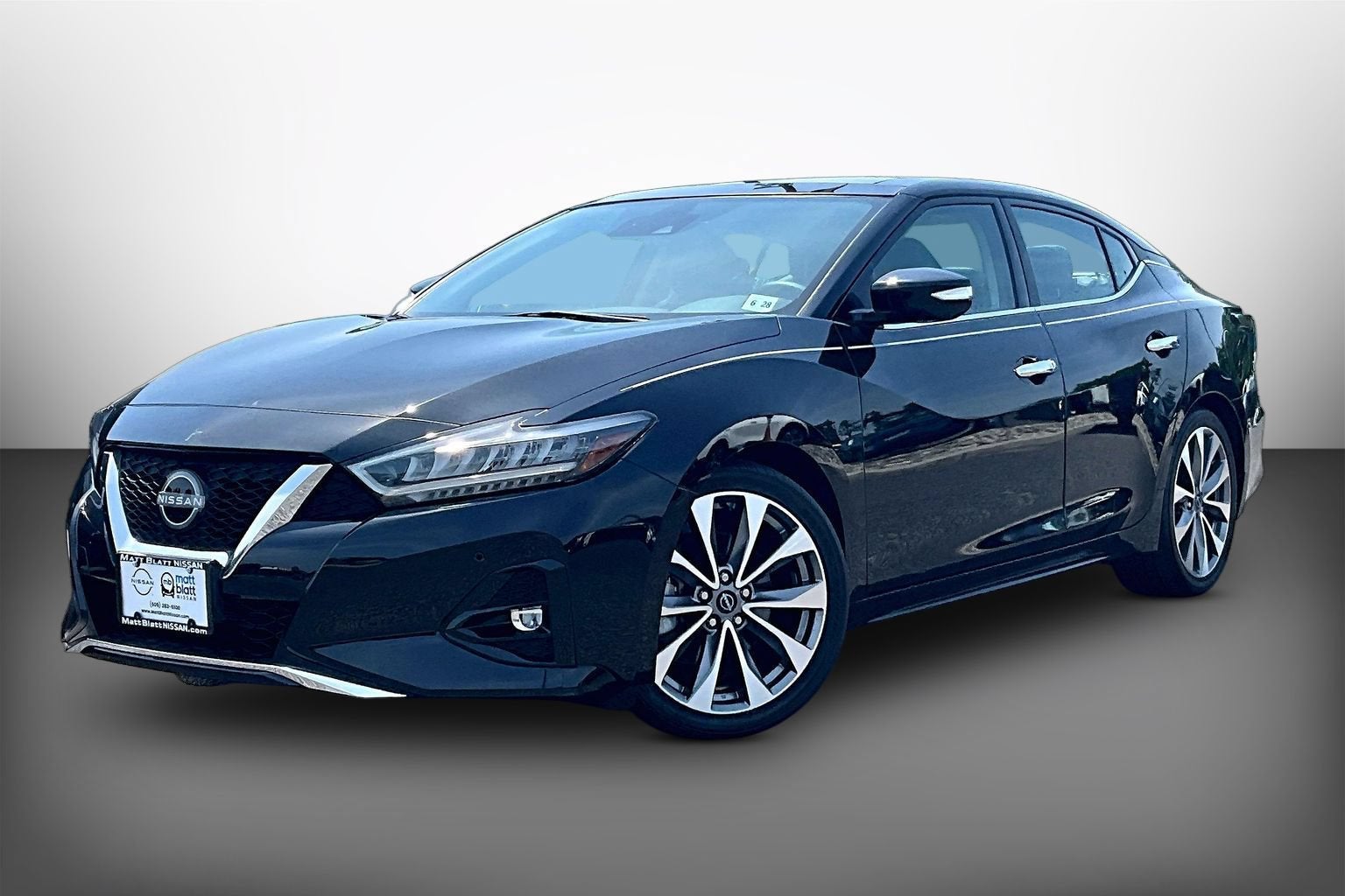 2023 Nissan Maxima Platinum's photo