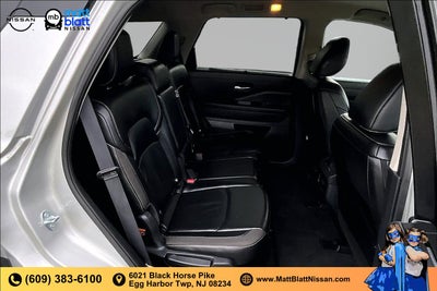 2025 Nissan Pathfinder SL