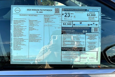 2025 Nissan Pathfinder SL