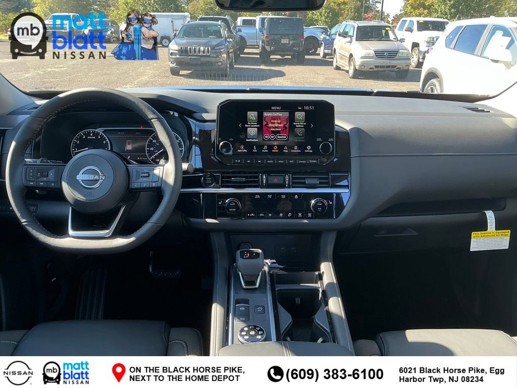 2025 Nissan Pathfinder SL