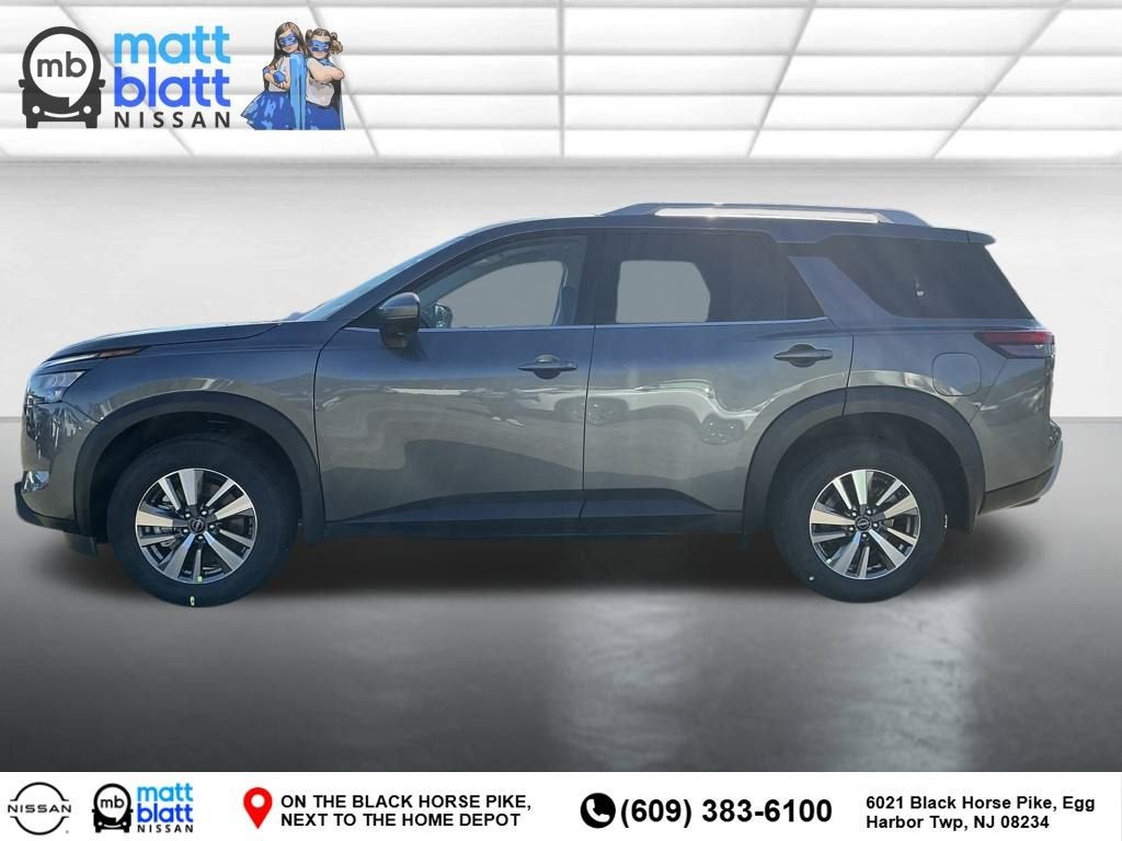 2025 Nissan Pathfinder SL