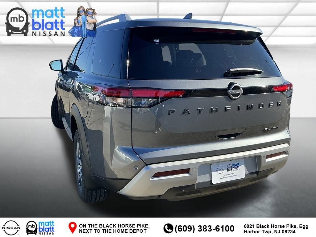 2025 Nissan Pathfinder SL