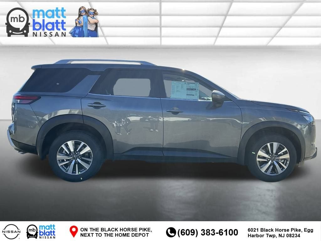 2025 Nissan Pathfinder SL