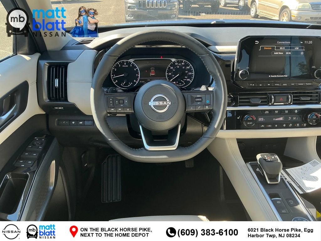 2025 Nissan Pathfinder SL