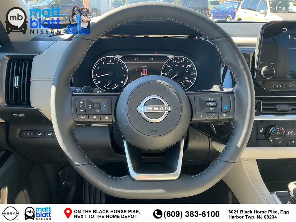 2025 Nissan Pathfinder SL