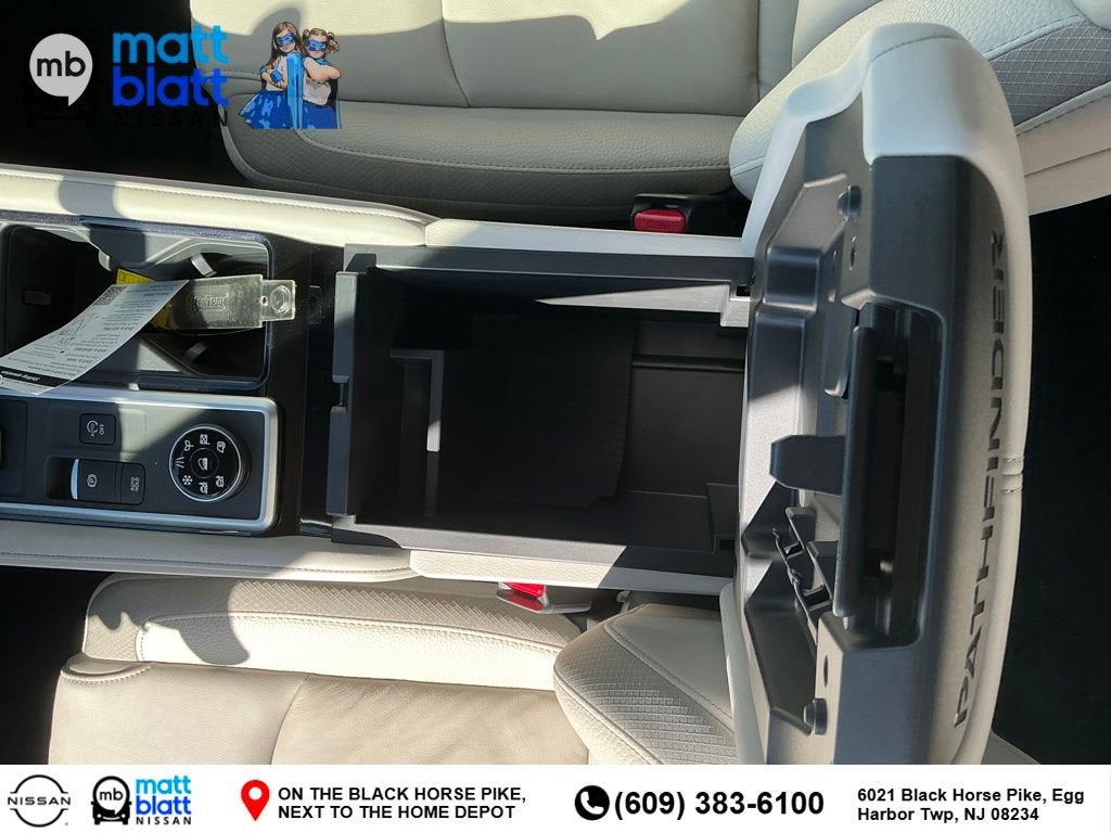 2025 Nissan Pathfinder SL