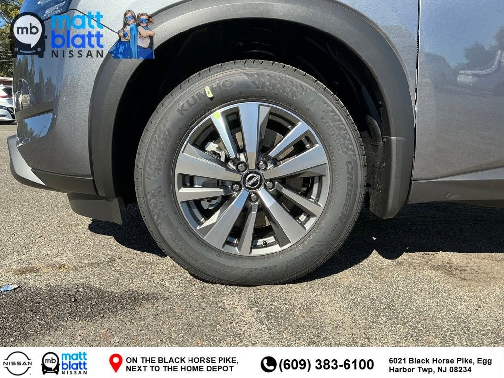 2025 Nissan Pathfinder SL