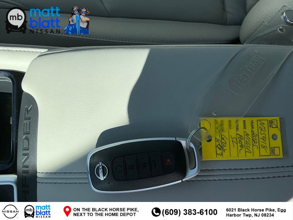 2025 Nissan Pathfinder SL