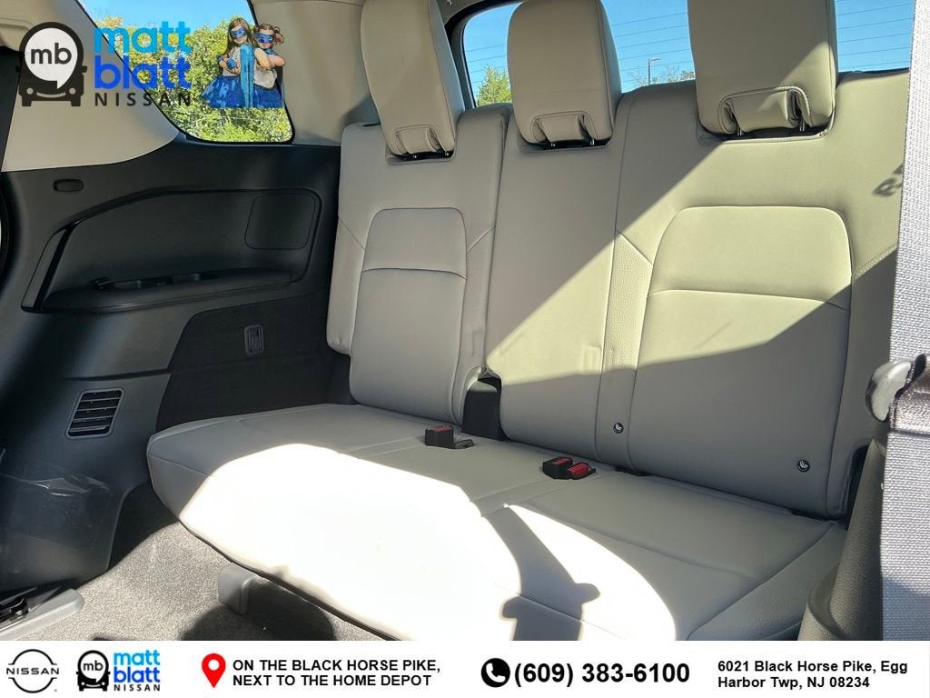 2025 Nissan Pathfinder SL