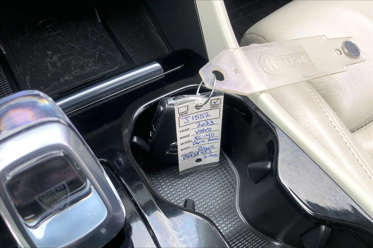 2023 Volvo XC40 B5 Plus Dark Theme