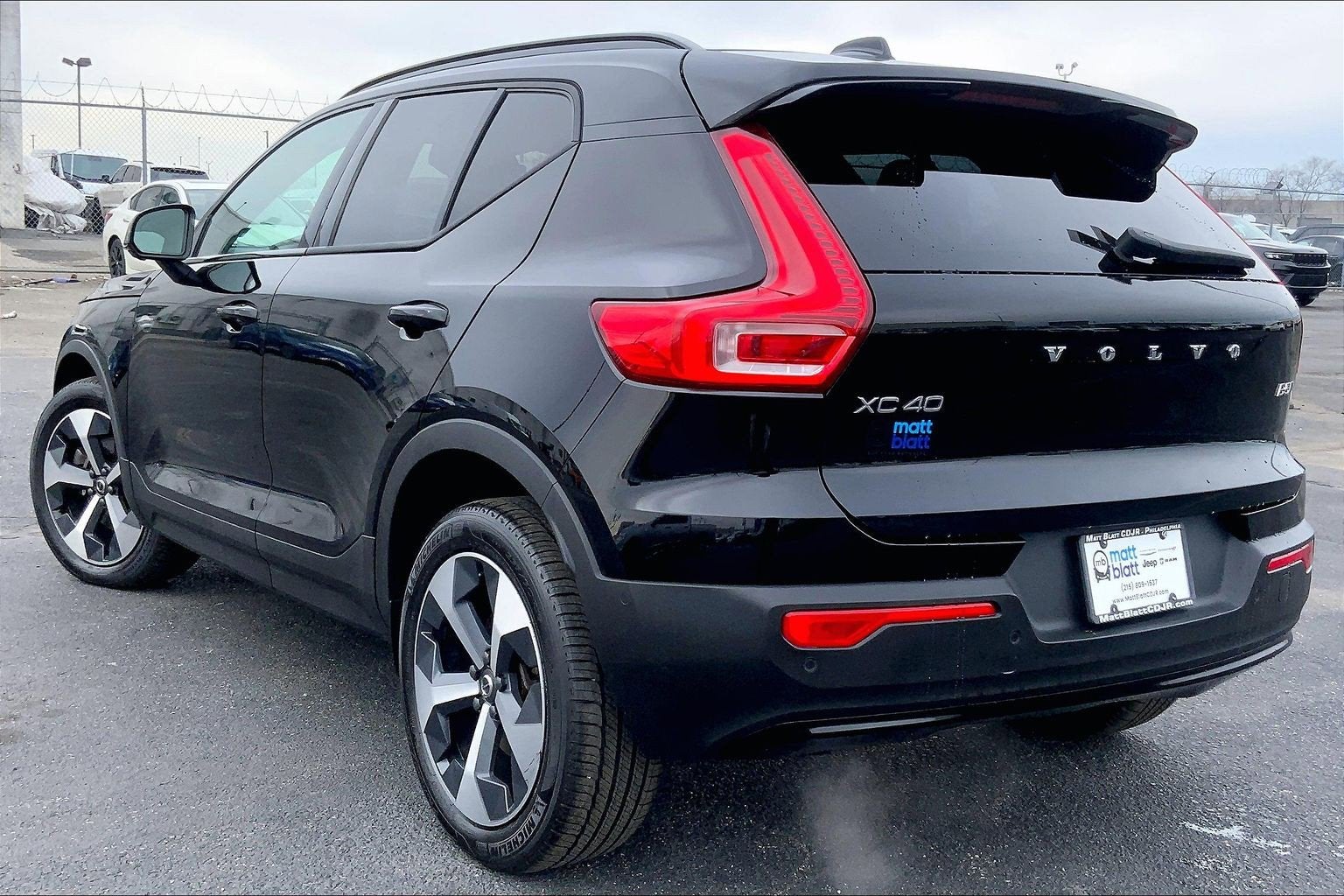 2023 Volvo XC40 B5 Plus Dark Theme