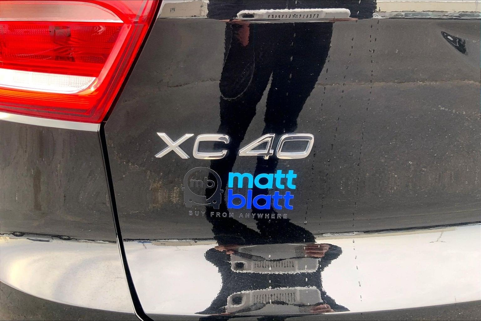 2023 Volvo XC40 B5 Plus Dark Theme