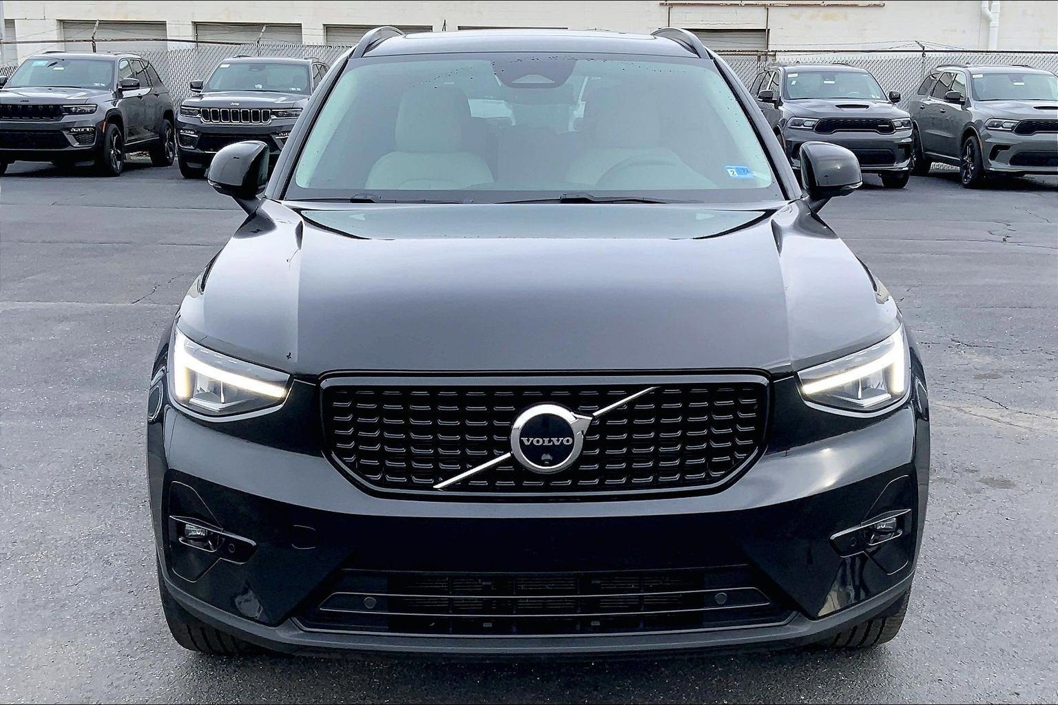 2023 Volvo XC40 B5 Plus Dark Theme