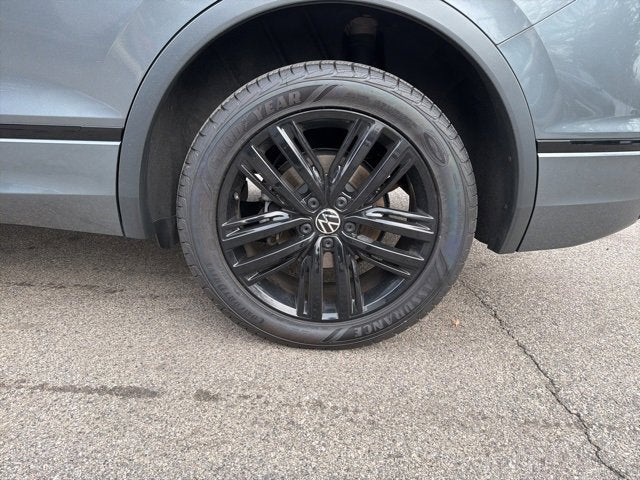 2022 Volkswagen Tiguan SE R-Line Black