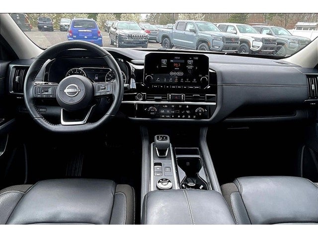 2024 Nissan Pathfinder SL