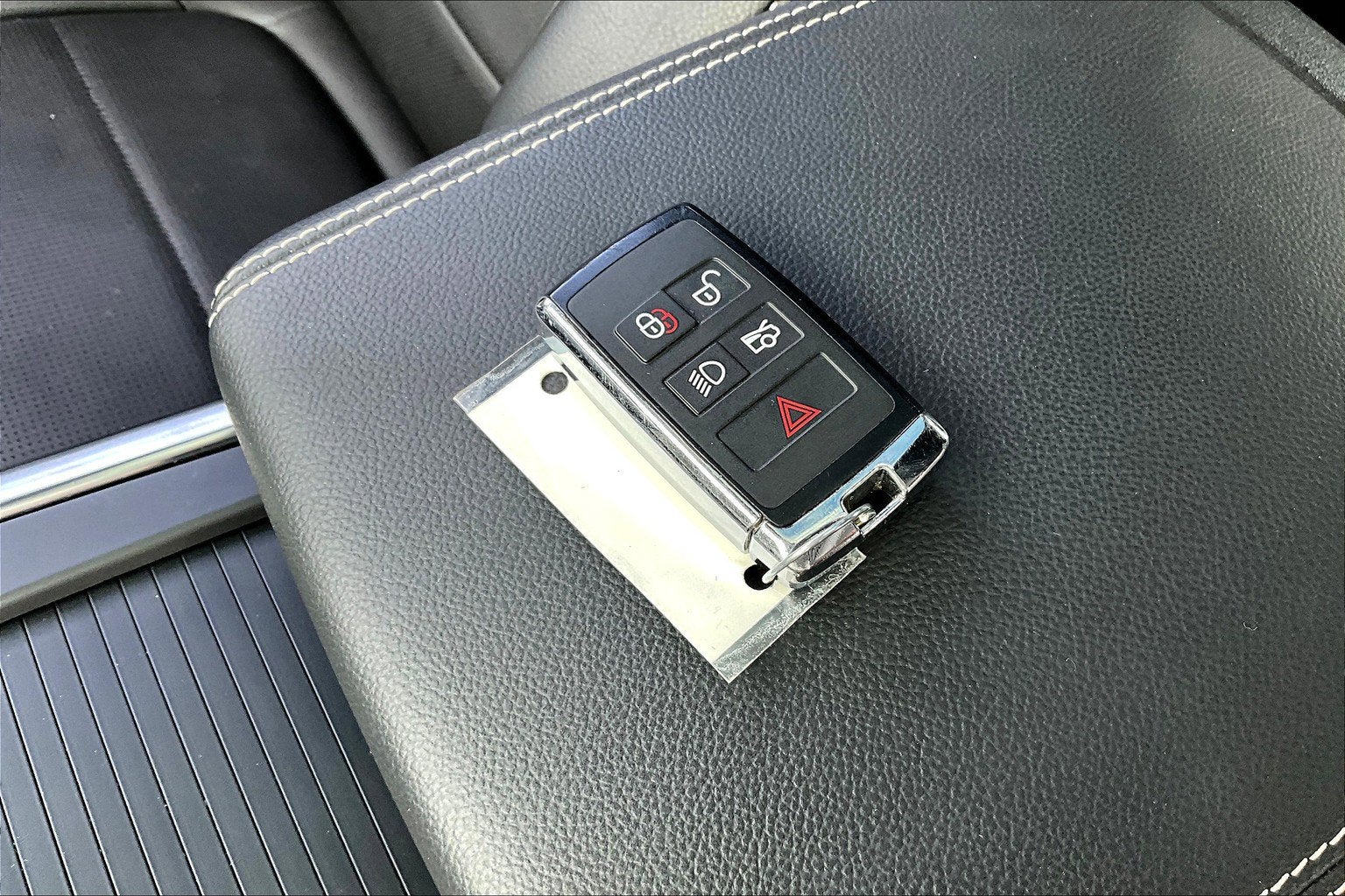 2022 Jaguar XF R-Dynamic SE