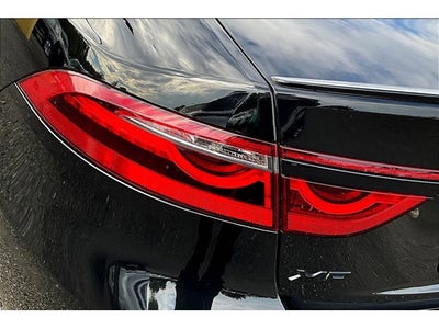 2022 Jaguar XF R-Dynamic SE