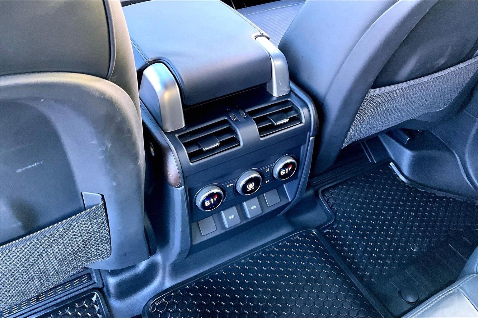 2023 Land Rover Defender X-Dynamic SE