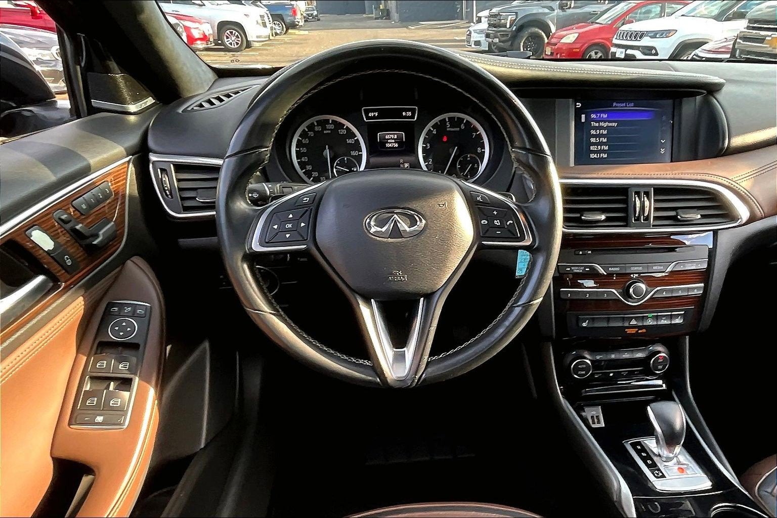 2017 INFINITI QX30 Premium AWD