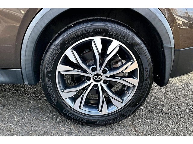 2017 INFINITI QX30 Premium AWD