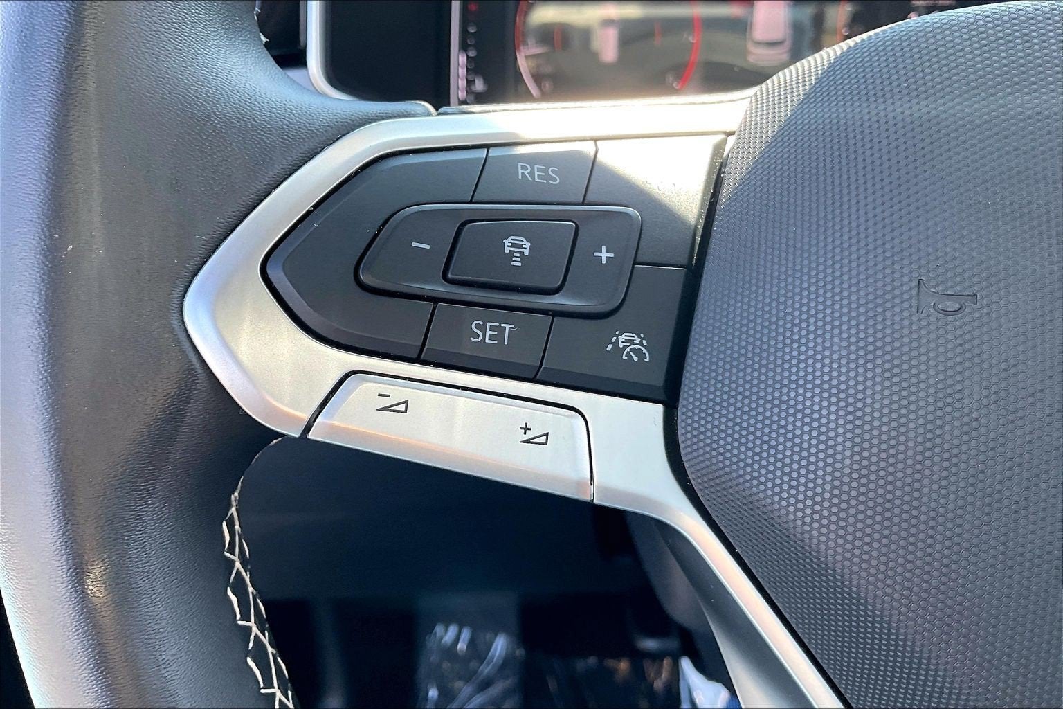 2025 Volkswagen Taos SEL