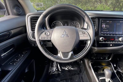 2020 Mitsubishi Outlander SE
