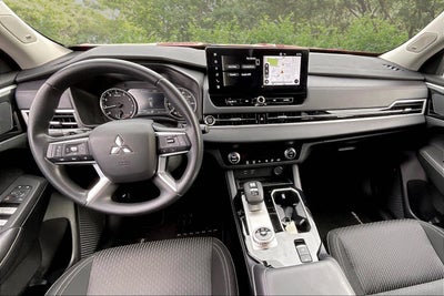 2026 Mitsubishi Outlander ES