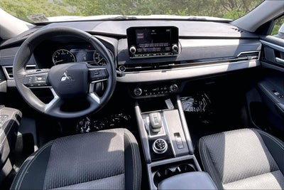 2022 Mitsubishi Outlander ES