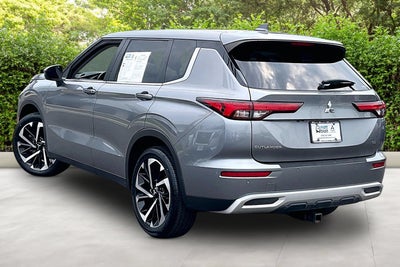 2023 Mitsubishi Outlander SE