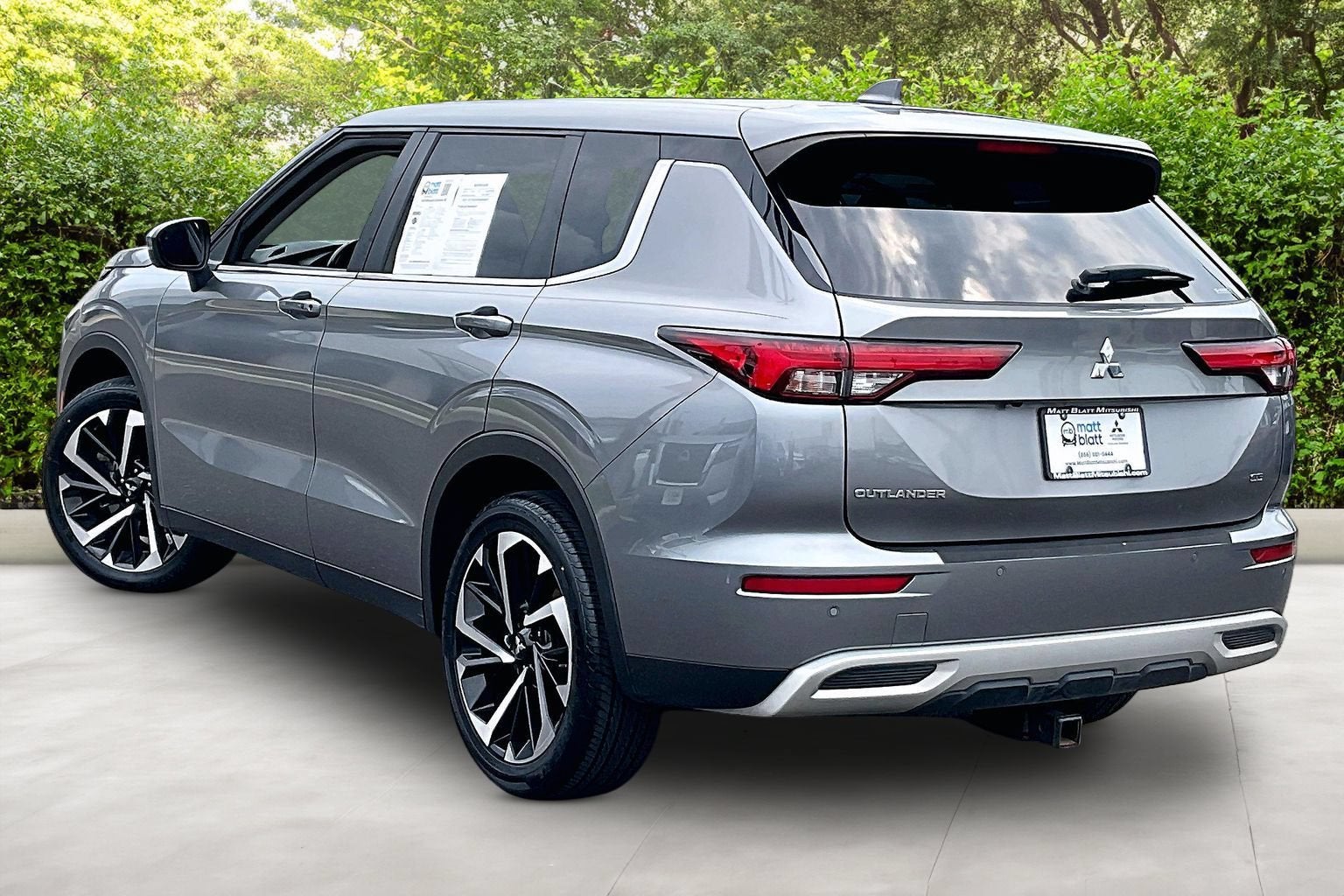 2023 Mitsubishi Outlander SE