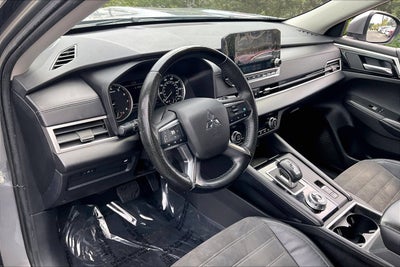 2023 Mitsubishi Outlander SE