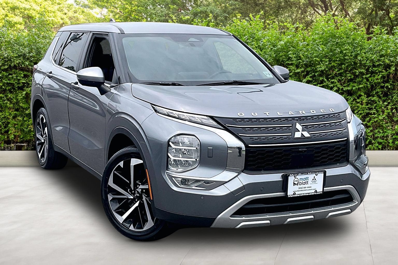 2023 Mitsubishi Outlander SE