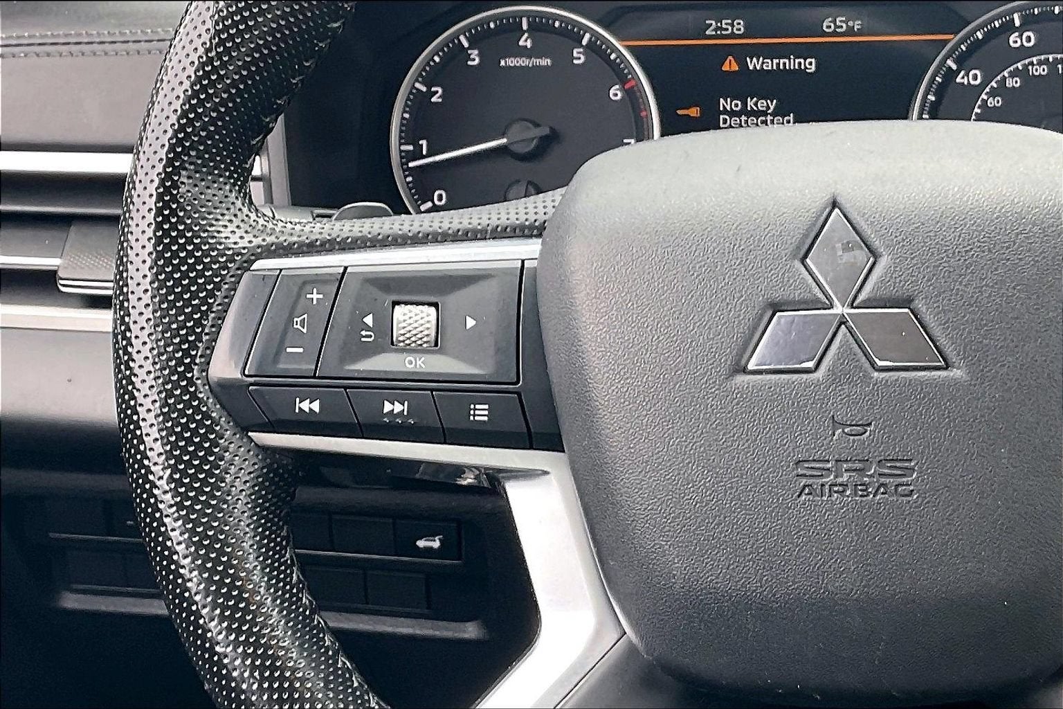 2023 Mitsubishi Outlander SE