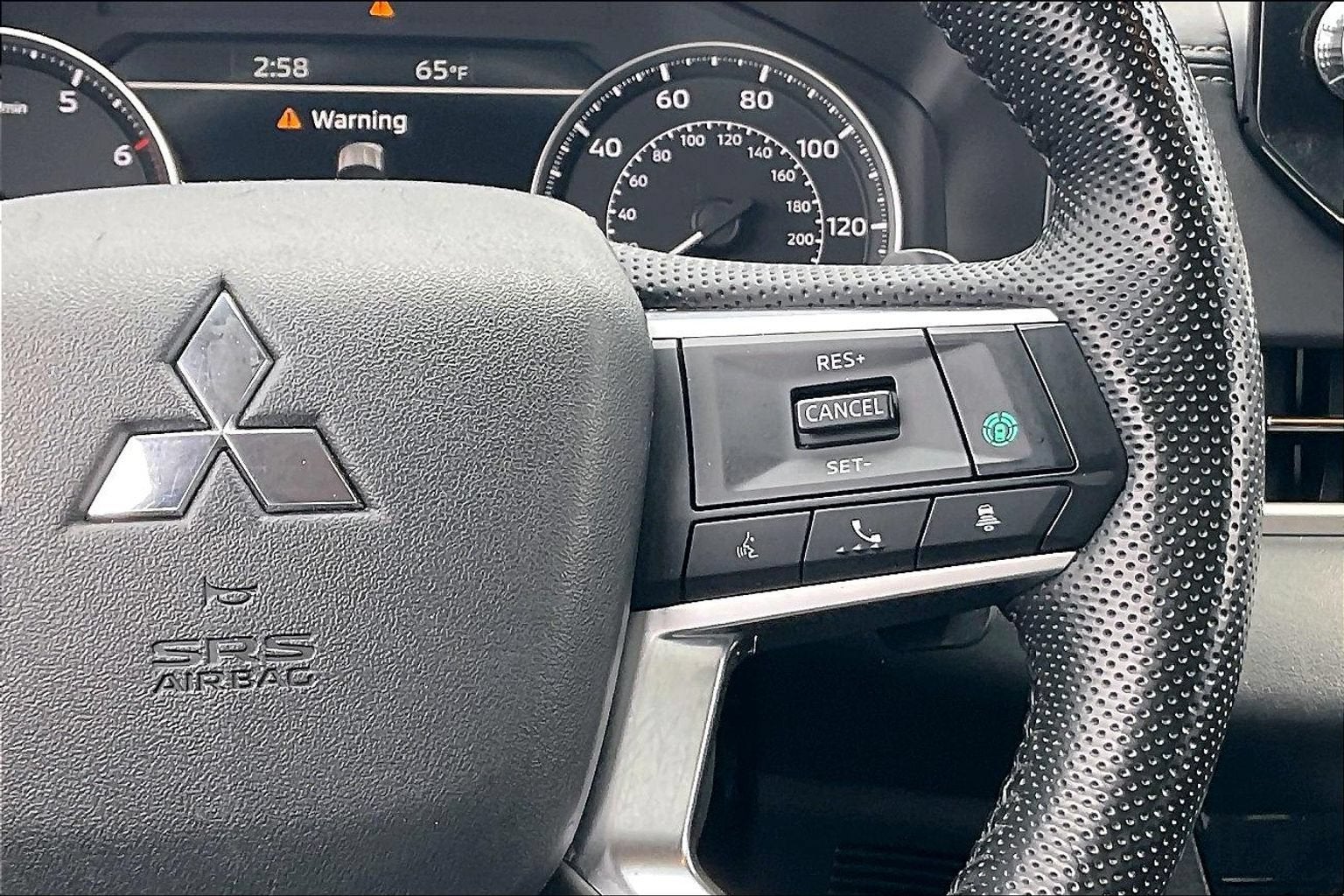 2023 Mitsubishi Outlander SE