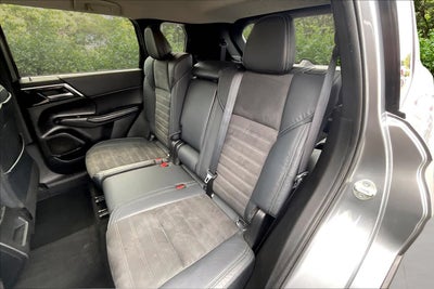 2023 Mitsubishi Outlander SE