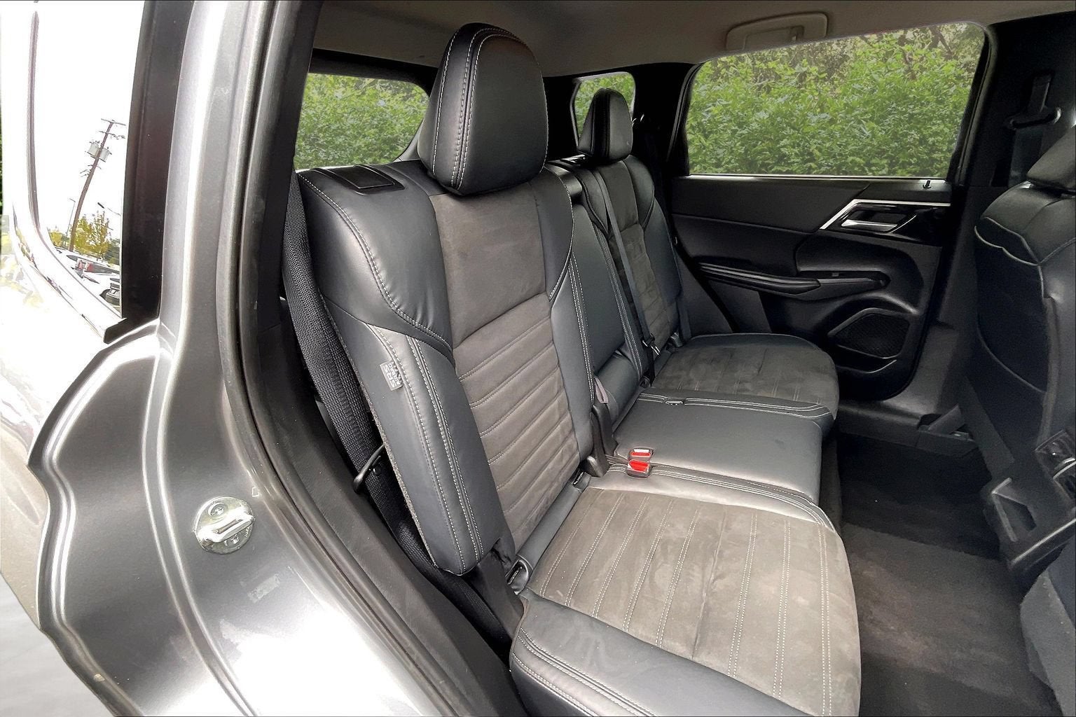 2023 Mitsubishi Outlander SE
