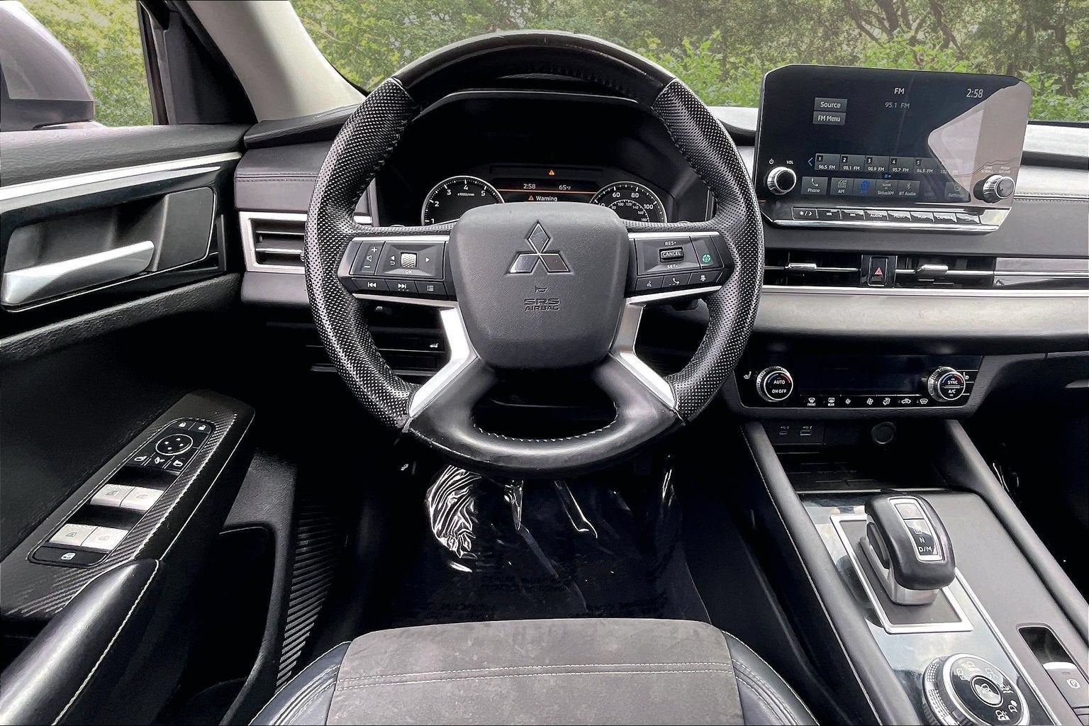 2023 Mitsubishi Outlander SE