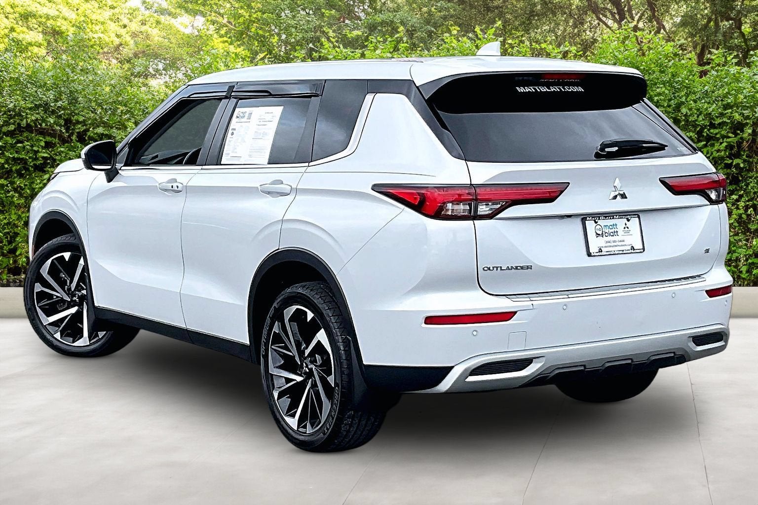 2023 Mitsubishi Outlander SE