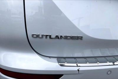 2023 Mitsubishi Outlander SE