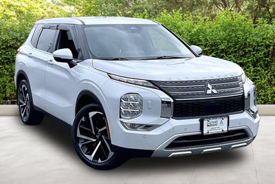2023 Mitsubishi Outlander SE