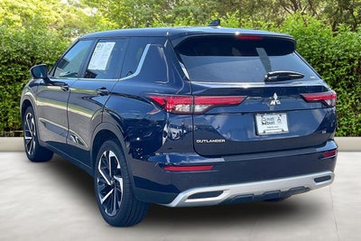 2023 Mitsubishi Outlander SE