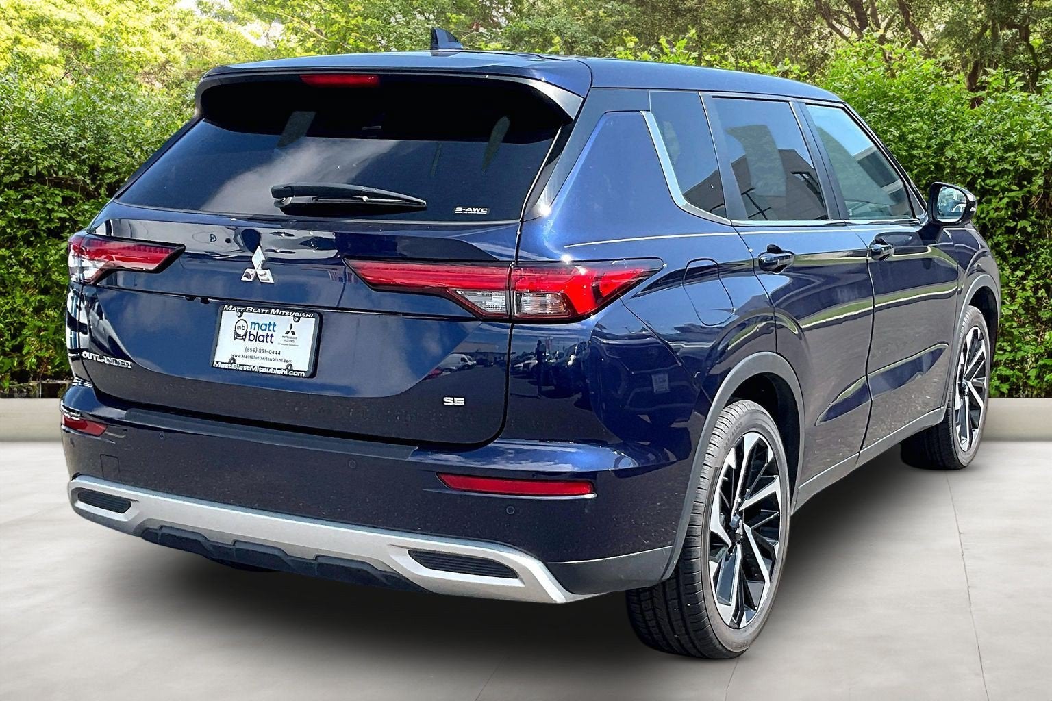 2023 Mitsubishi Outlander SE