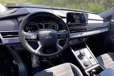 2023 Mitsubishi Outlander SE