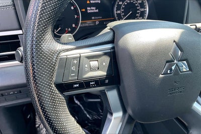 2023 Mitsubishi Outlander SE