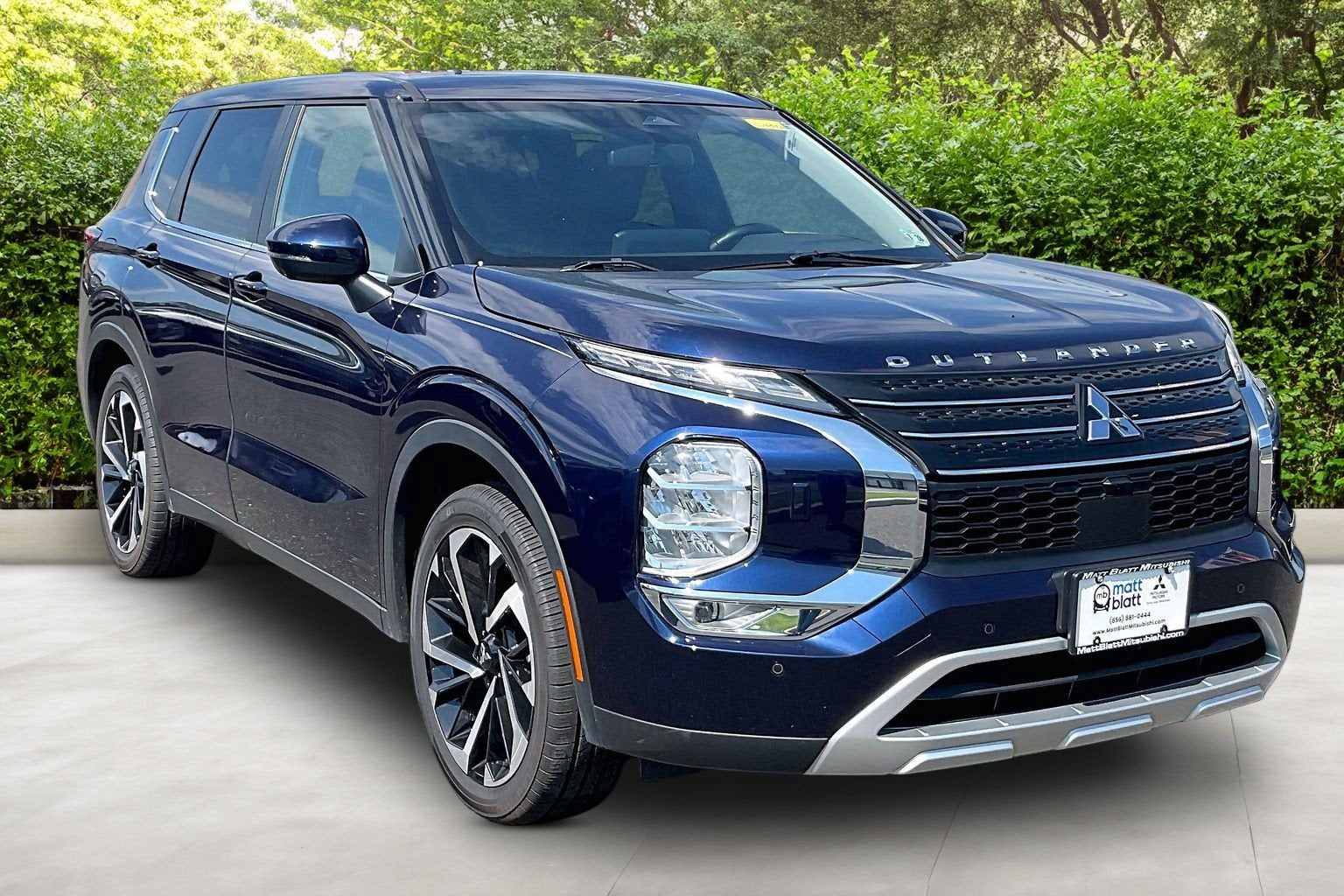 2023 Mitsubishi Outlander SE
