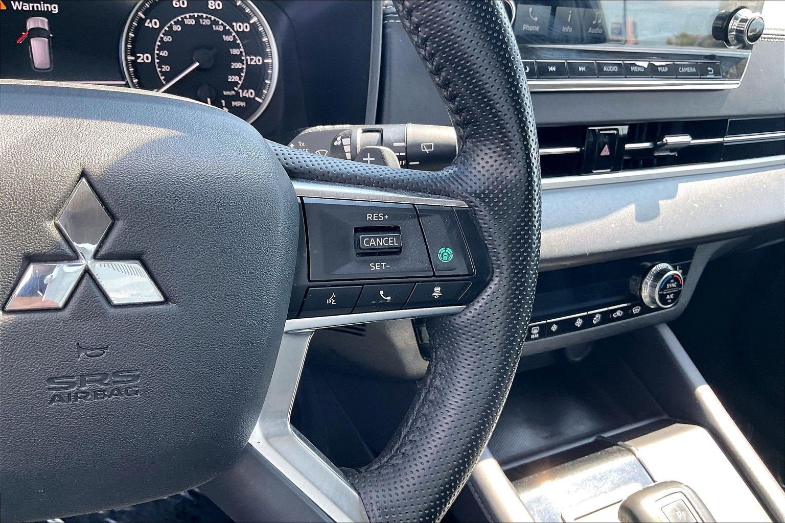 2023 Mitsubishi Outlander SE