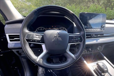 2023 Mitsubishi Outlander SE