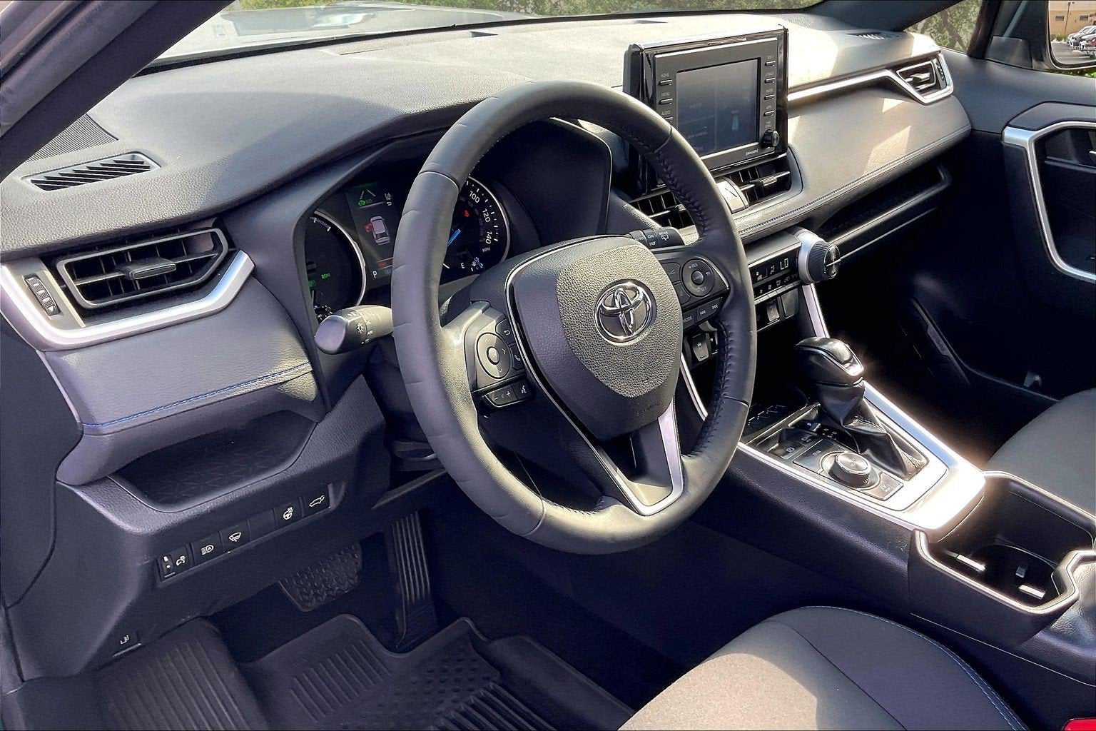 2022 Toyota RAV4 Hybrid SE