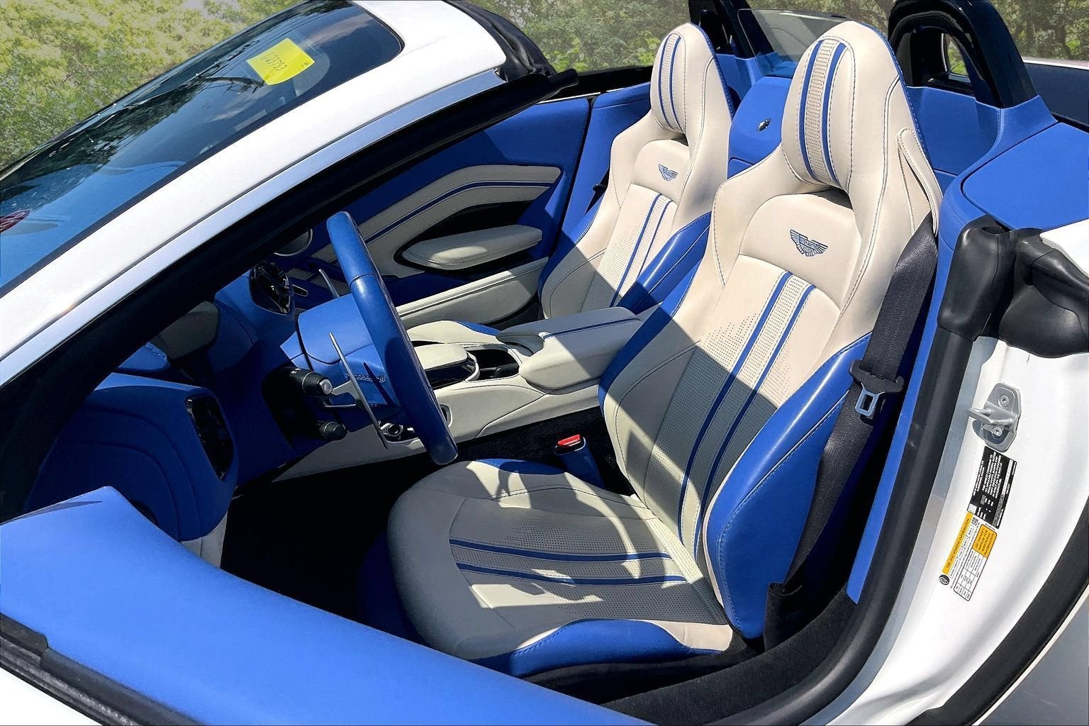 2022 Aston Martin Vantage Base